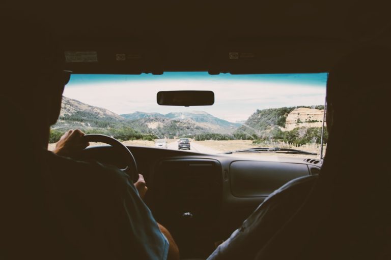 découvrez l'aventure ultime avec notre guide complet sur les road trips en france. des itinéraires pittoresques aux conseils pratiques, préparez-vous à explorer paysages magnifiques, villages pittoresques et expériences inoubliables sur la route.