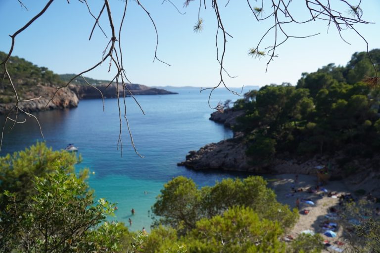 Les plus belles plages d’Ibiza à visiter en voiture de location