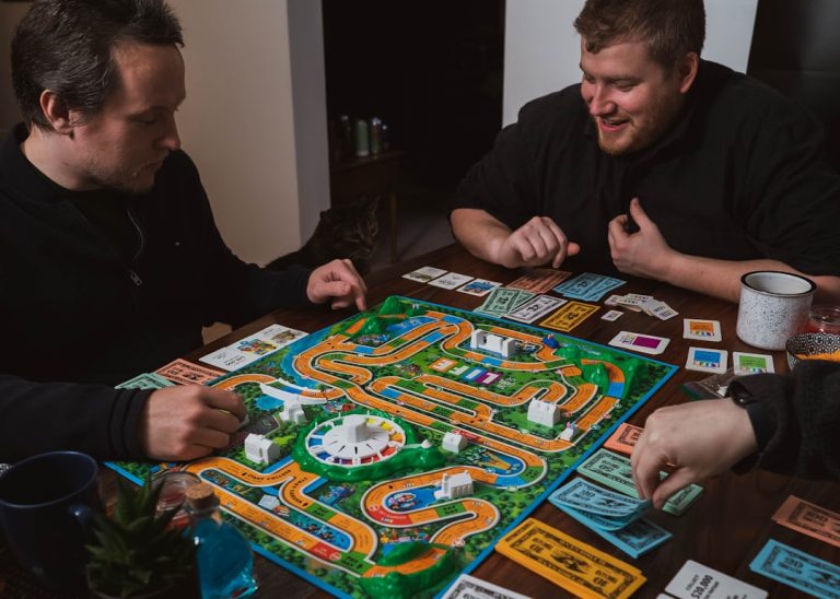découvrez notre sélection de jeux de société : classiques, modernes, pour tous les âges et tous les niveaux. trouvez le jeu parfait pour des soirées conviviales entre amis ou en famille !