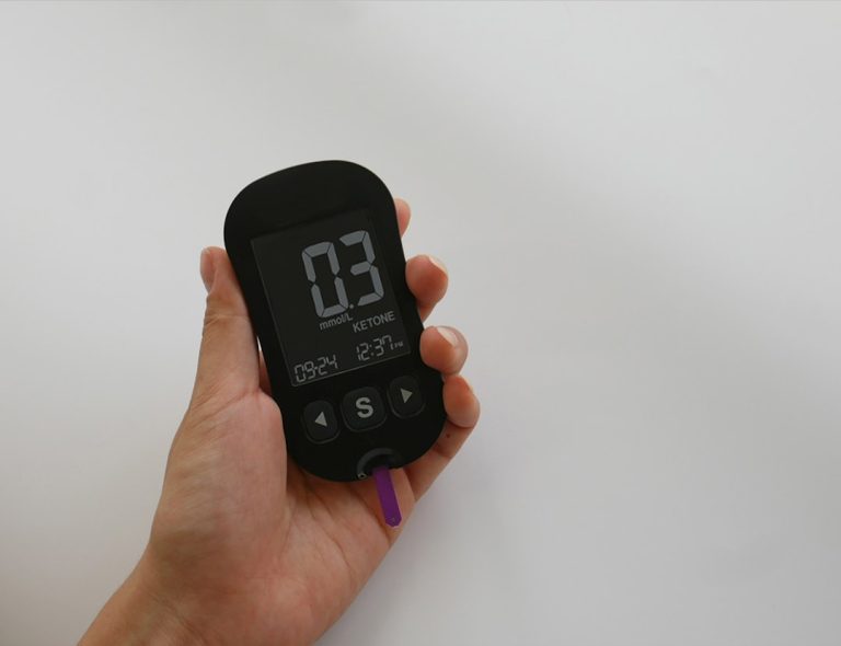surveillez facilement la qualité de l'air intérieur avec un capteur de pointe. détectez les polluants, améliorez le bien-être et garantissez un environnement sain chez vous ou au bureau.