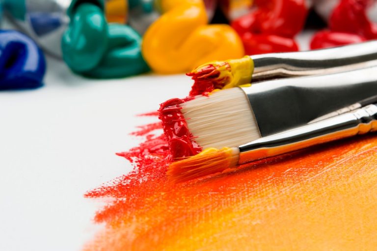 découvrez tout sur la peinture : conseils, techniques, idées déco et sélection des meilleures peintures pour sublimer vos murs et vos projets diy.