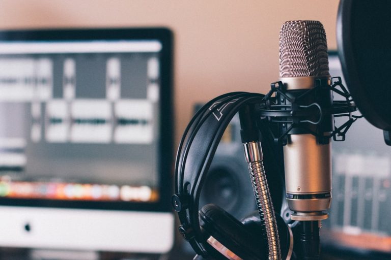 découvrez les meilleurs podcasts à écouter : actualité, divertissement, culture, interviews et plus encore. explorez notre sélection et trouvez votre prochain coup de cœur audio !