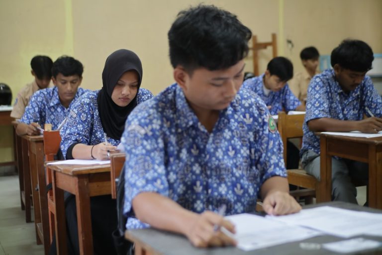 découvrez les enjeux et les perspectives de la réforme de l'éducation pour améliorer la qualité et l'accessibilité de l'enseignement.