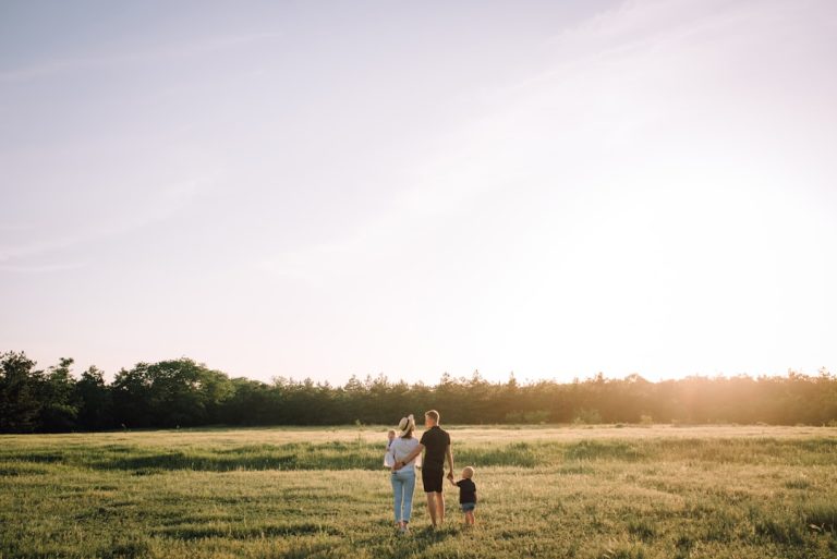 découvrez nos conseils et astuces pour des voyages en famille réussis, adaptés à tous les âges et pour des souvenirs inoubliables.