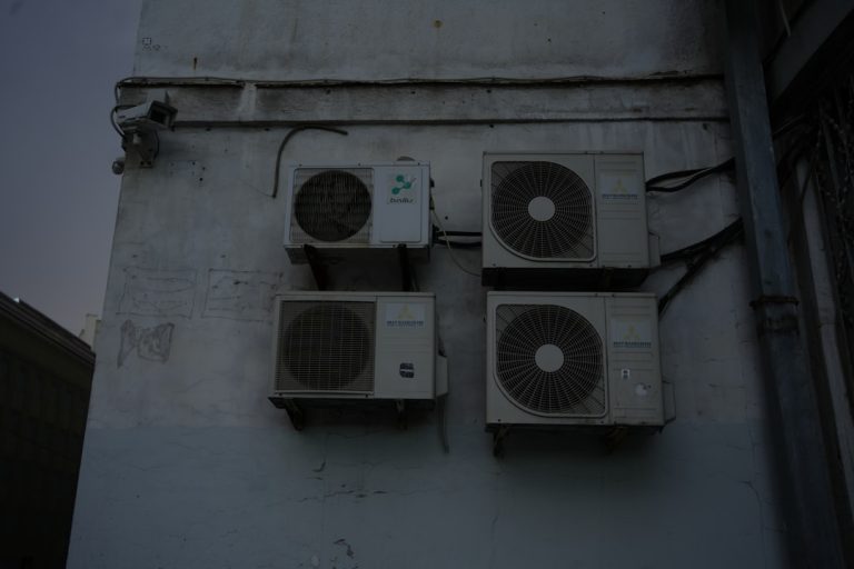découvrez nos capteurs de qualité de l'air intérieur pour surveiller et améliorer la santé de votre environnement chez vous ou au bureau.