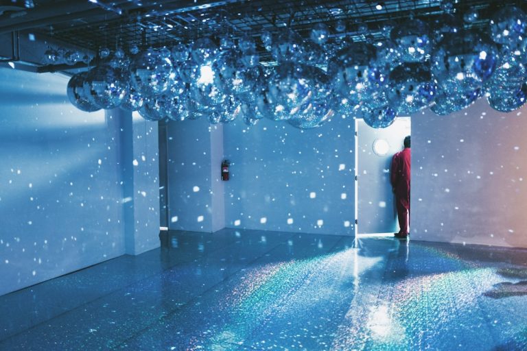 réservez votre visite pour une exposition immersive unique et vivez une expérience sensorielle inoubliable. facile, rapide et sécurisé.