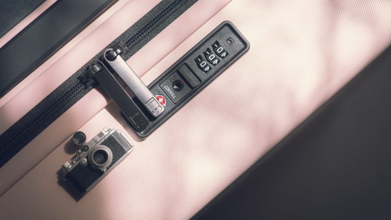 Astuces pour protéger sa maison avant un long voyage